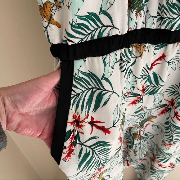 TIGER Print Jumpsuit In A Light And Breezy
Fabric, Elastic Waist, Pockets Size L - Picture 11 of 15